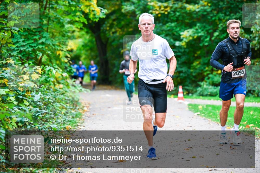 12.10.2025 - Bramfelder Halbmarathon 2025 Dr. Thomas Lammeyer http://msf.ph/oto/9351514 12.10.2025 10:39:22 Laufen 2895 meine-sportfotos.de
