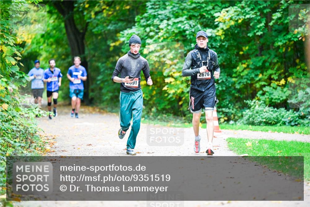 12.10.2025 - Bramfelder Halbmarathon 2025 Dr. Thomas Lammeyer http://msf.ph/oto/9351519 12.10.2025 10:39:24 Laufen 2691, 2676 meine-sportfotos.de