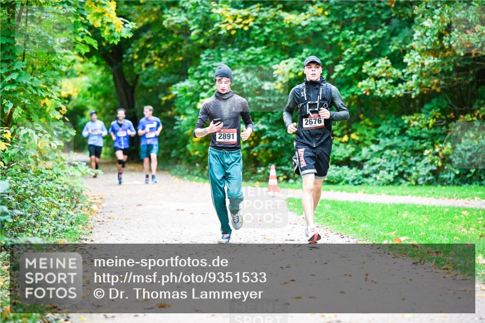 12.10.2025 - Bramfelder Halbmarathon 2025 Dr. Thomas Lammeyer http://msf.ph/oto/9351533 12.10.2025 10:39:25 Laufen 2891, 2676 meine-sportfotos.de