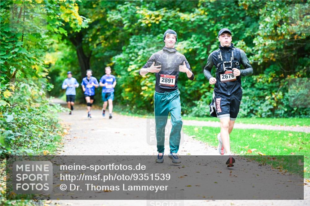 12.10.2025 - Bramfelder Halbmarathon 2025 Dr. Thomas Lammeyer http://msf.ph/oto/9351539 12.10.2025 10:39:26 Laufen 2891, 2676 meine-sportfotos.de