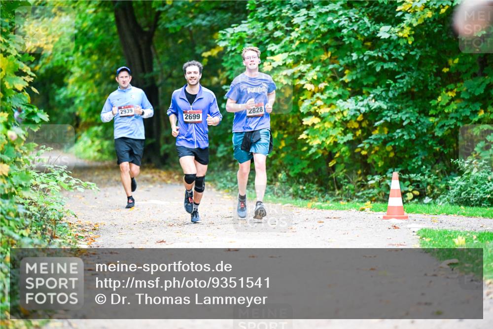 12.10.2025 - Bramfelder Halbmarathon 2025 Dr. Thomas Lammeyer http://msf.ph/oto/9351541 12.10.2025 10:39:28 Laufen 2939, 2699, 2828 meine-sportfotos.de