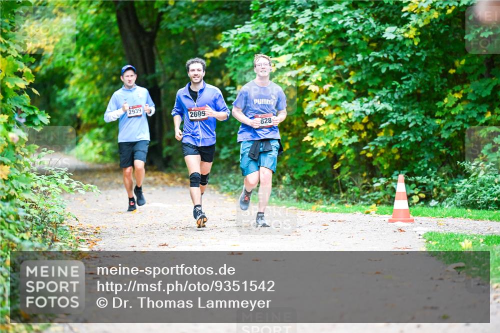 12.10.2025 - Bramfelder Halbmarathon 2025 Dr. Thomas Lammeyer http://msf.ph/oto/9351542 12.10.2025 10:39:28 Laufen 2939, 2699, 828 meine-sportfotos.de