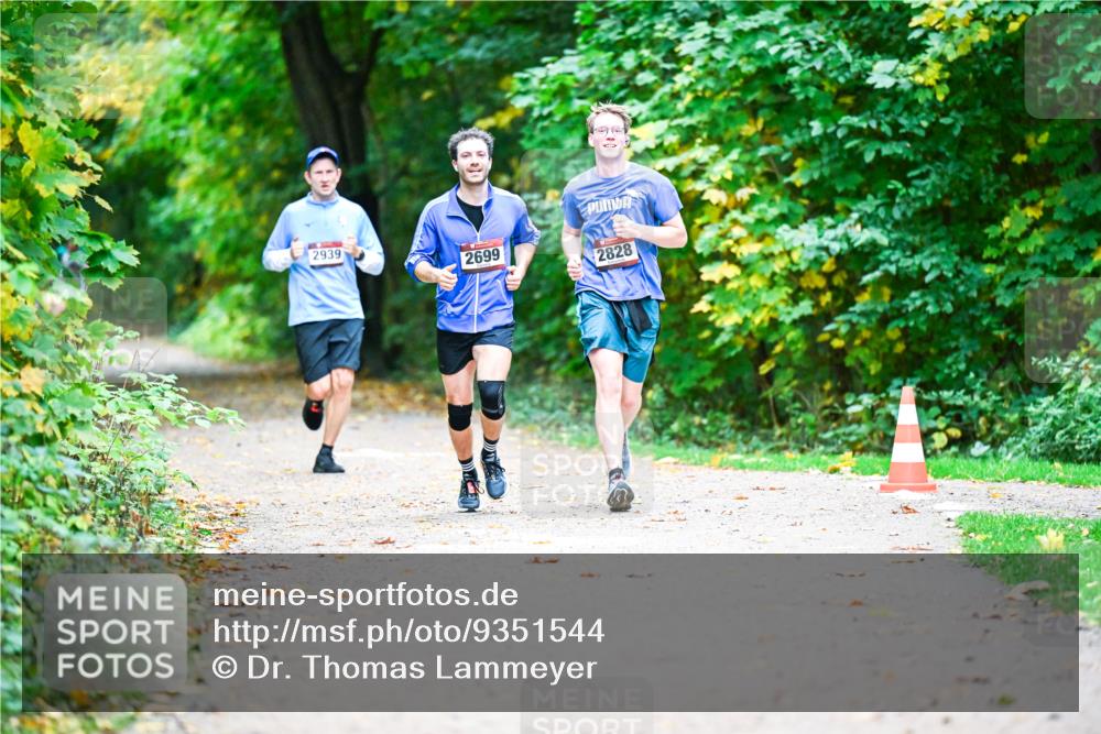 12.10.2025 - Bramfelder Halbmarathon 2025 Dr. Thomas Lammeyer http://msf.ph/oto/9351544 12.10.2025 10:39:28 Laufen 2939, 2699, 2828 meine-sportfotos.de