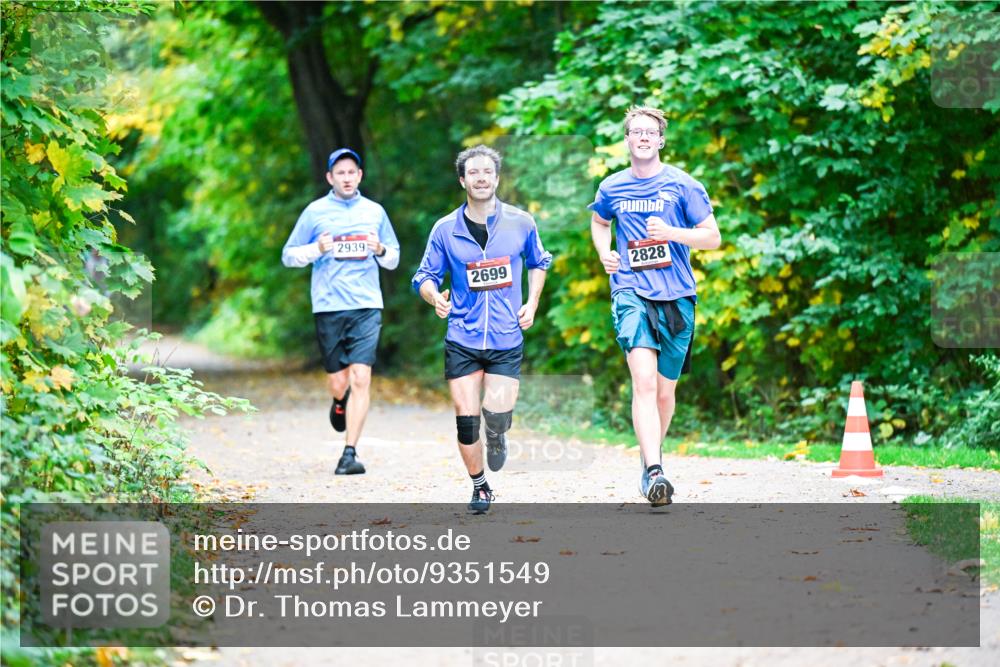 12.10.2025 - Bramfelder Halbmarathon 2025 Dr. Thomas Lammeyer http://msf.ph/oto/9351549 12.10.2025 10:39:29 Laufen 2939, 2699, 2828 meine-sportfotos.de