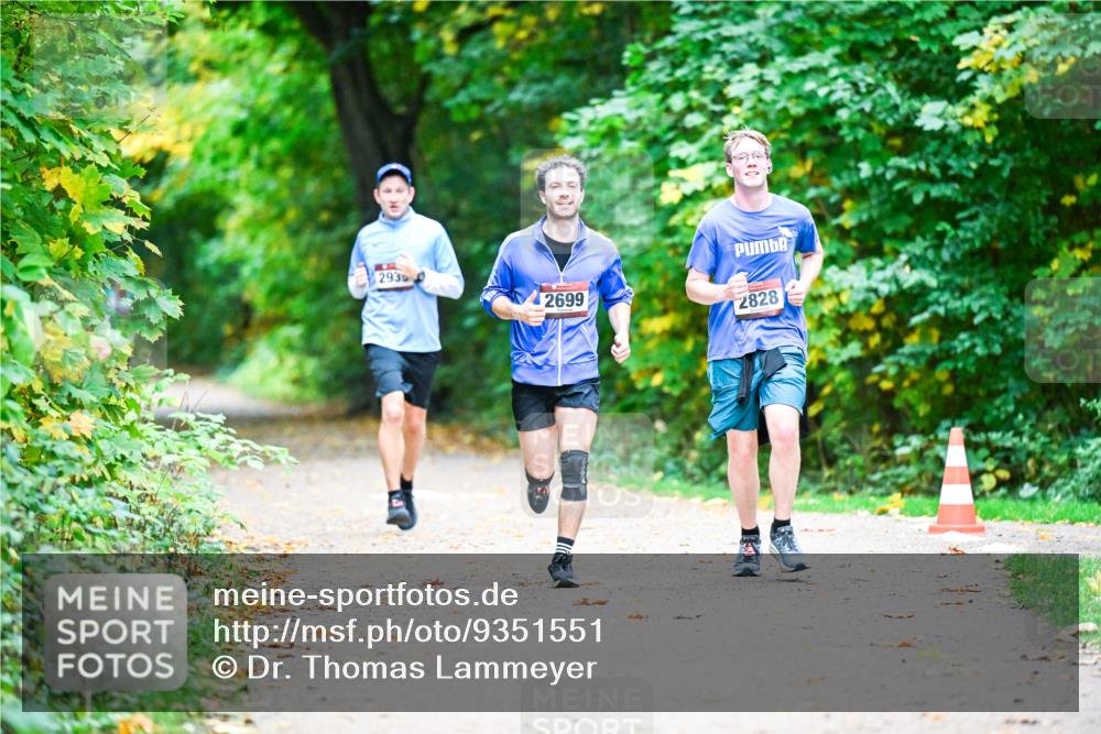 12.10.2025 - Bramfelder Halbmarathon 2025 Dr. Thomas Lammeyer http://msf.ph/oto/9351551 12.10.2025 10:39:29 Laufen 293, 2699, 2828 meine-sportfotos.de