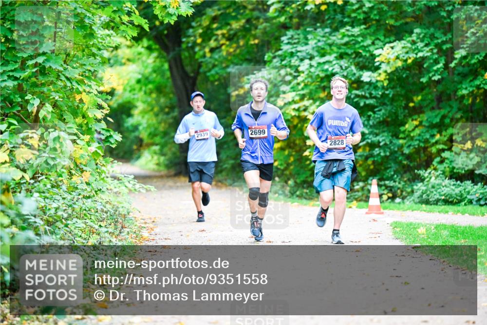 12.10.2025 - Bramfelder Halbmarathon 2025 Dr. Thomas Lammeyer http://msf.ph/oto/9351558 12.10.2025 10:39:30 Laufen 2939, 2699, 2828 meine-sportfotos.de