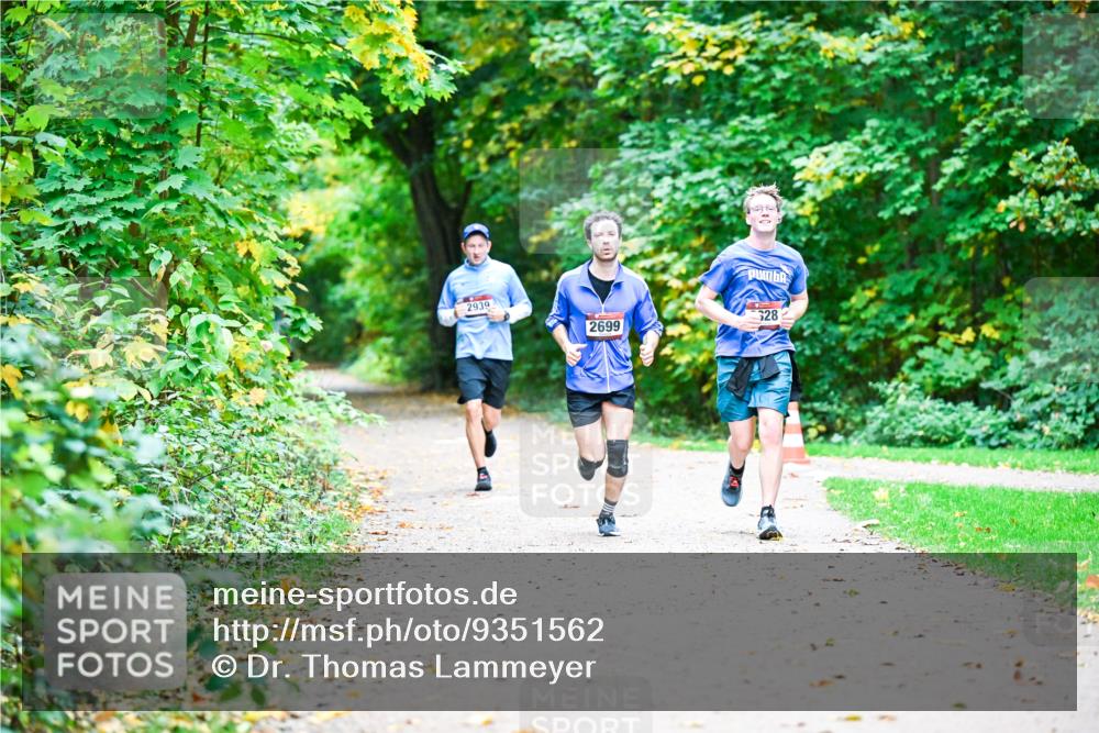 12.10.2025 - Bramfelder Halbmarathon 2025 Dr. Thomas Lammeyer http://msf.ph/oto/9351562 12.10.2025 10:39:31 Laufen 00, 2939, 2699, 328 meine-sportfotos.de