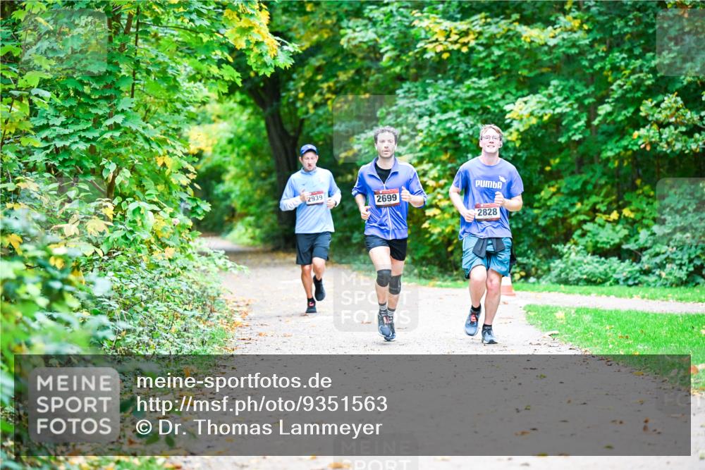 12.10.2025 - Bramfelder Halbmarathon 2025 Dr. Thomas Lammeyer http://msf.ph/oto/9351563 12.10.2025 10:39:31 Laufen 2939, 2699, 2828 meine-sportfotos.de