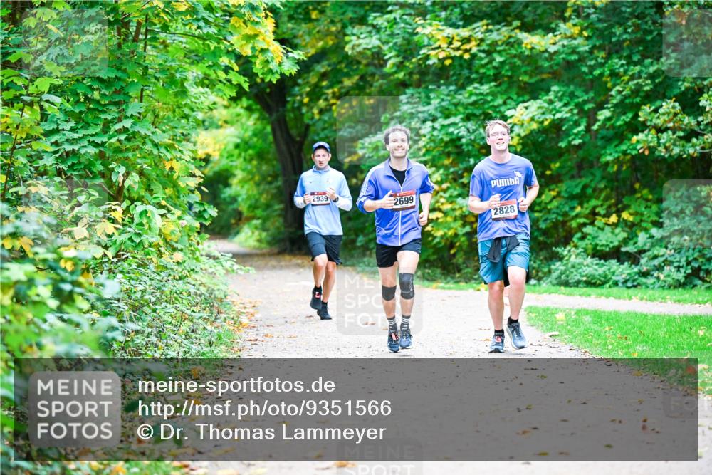 12.10.2025 - Bramfelder Halbmarathon 2025 Dr. Thomas Lammeyer http://msf.ph/oto/9351566 12.10.2025 10:39:31 Laufen 2939, 2699, 2828 meine-sportfotos.de