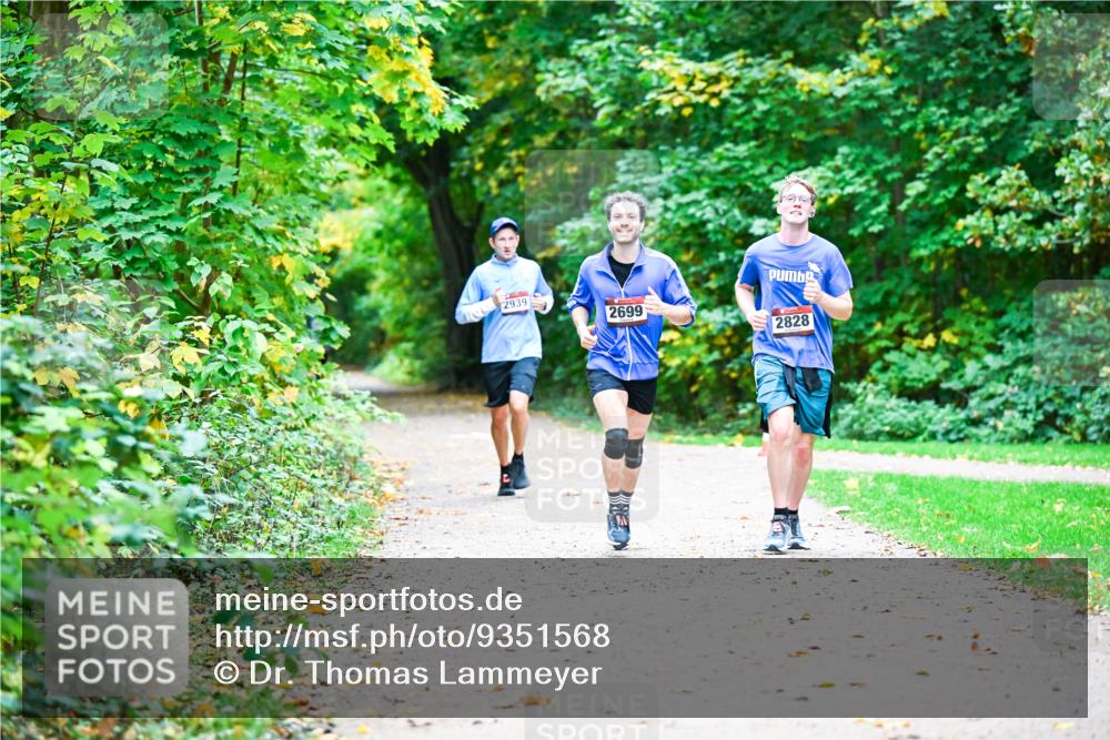 12.10.2025 - Bramfelder Halbmarathon 2025 Dr. Thomas Lammeyer http://msf.ph/oto/9351568 12.10.2025 10:39:32 Laufen 2939, 2699, 2828 meine-sportfotos.de