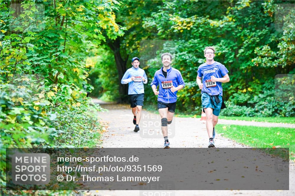 12.10.2025 - Bramfelder Halbmarathon 2025 Dr. Thomas Lammeyer http://msf.ph/oto/9351569 12.10.2025 10:39:32 Laufen 2939, 2699, 2828 meine-sportfotos.de