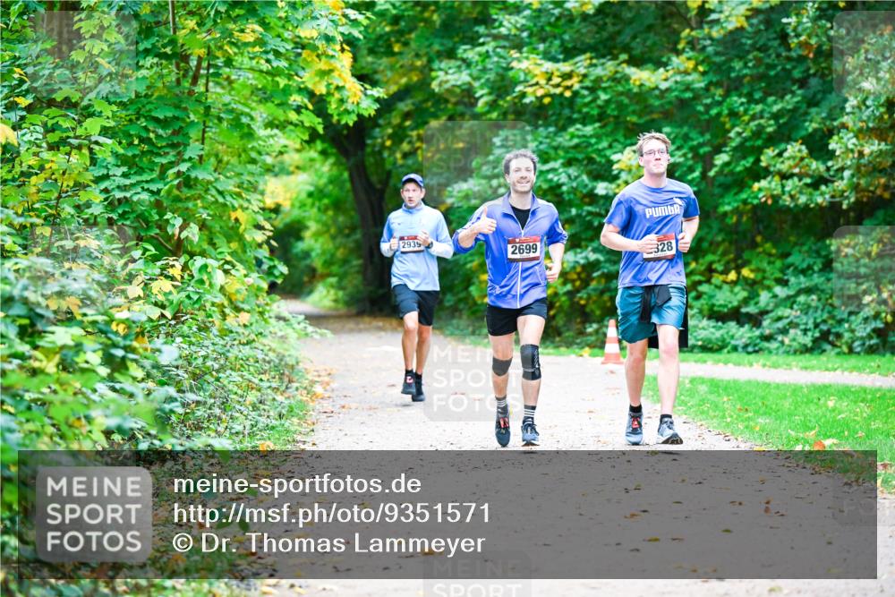 12.10.2025 - Bramfelder Halbmarathon 2025 Dr. Thomas Lammeyer http://msf.ph/oto/9351571 12.10.2025 10:39:32 Laufen 2939, 2699, 328 meine-sportfotos.de
