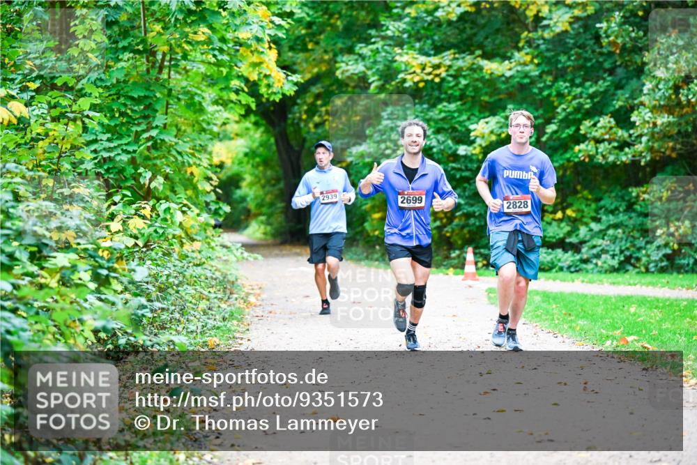 12.10.2025 - Bramfelder Halbmarathon 2025 Dr. Thomas Lammeyer http://msf.ph/oto/9351573 12.10.2025 10:39:32 Laufen 2939, 2699, 2828 meine-sportfotos.de