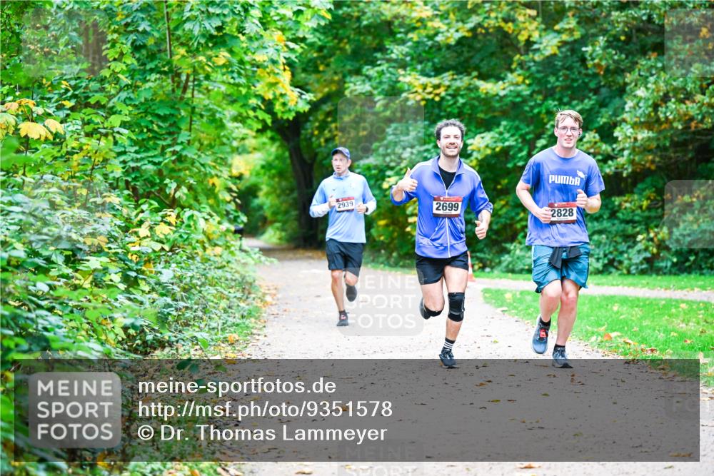 12.10.2025 - Bramfelder Halbmarathon 2025 Dr. Thomas Lammeyer http://msf.ph/oto/9351578 12.10.2025 10:39:33 Laufen 2939, 2699, 2828 meine-sportfotos.de