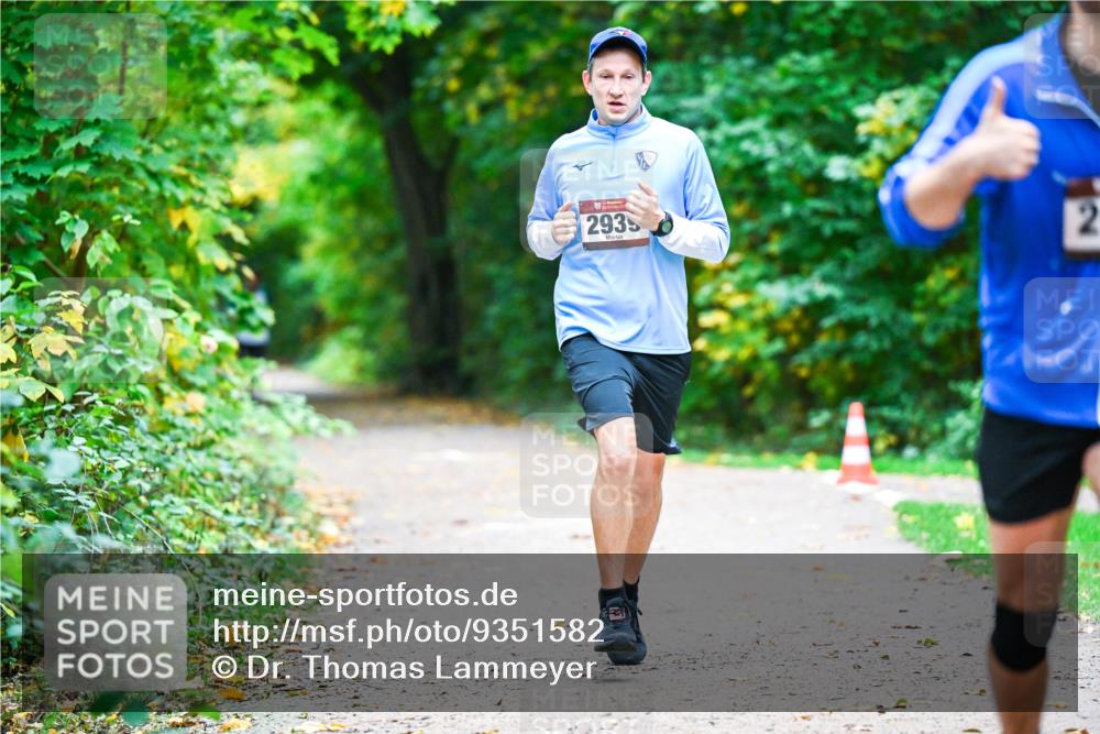 12.10.2025 - Bramfelder Halbmarathon 2025 Dr. Thomas Lammeyer http://msf.ph/oto/9351582 12.10.2025 10:39:34 Laufen 2935, 2 meine-sportfotos.de