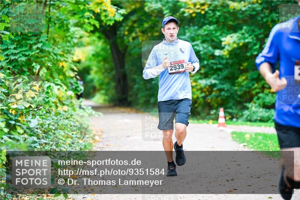 12.10.2025 - Bramfelder Halbmarathon 2025 Dr. Thomas Lammeyer http://msf.ph/oto/9351584 12.10.2025 10:39:34 Laufen 2939 meine-sportfotos.de