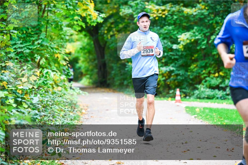 12.10.2025 - Bramfelder Halbmarathon 2025 Dr. Thomas Lammeyer http://msf.ph/oto/9351585 12.10.2025 10:39:34 Laufen 2939 meine-sportfotos.de