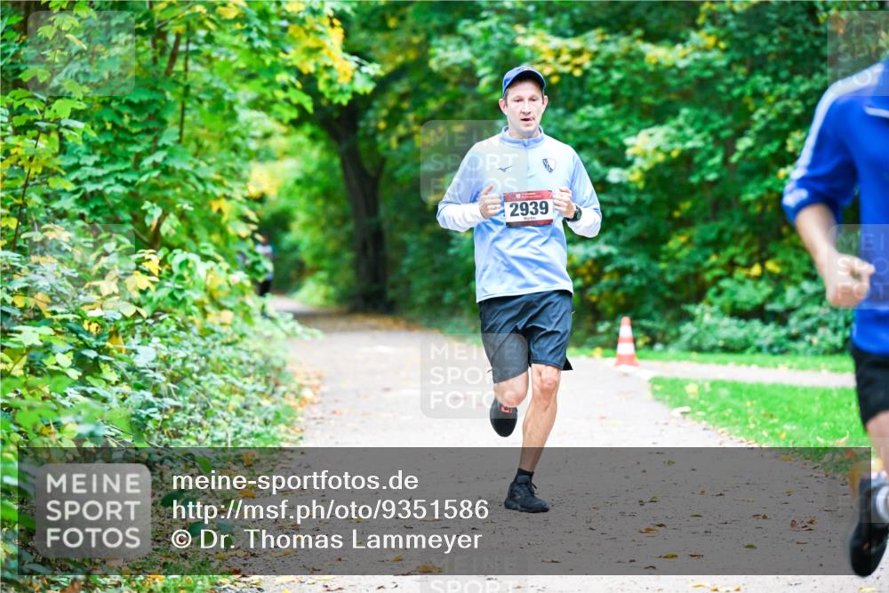 12.10.2025 - Bramfelder Halbmarathon 2025 Dr. Thomas Lammeyer http://msf.ph/oto/9351586 12.10.2025 10:39:35 Laufen 2939 meine-sportfotos.de