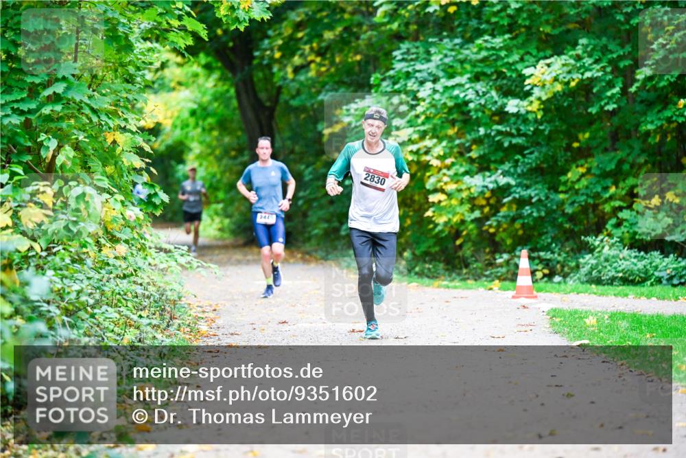 12.10.2025 - Bramfelder Halbmarathon 2025 Dr. Thomas Lammeyer http://msf.ph/oto/9351602 12.10.2025 10:39:46 Laufen 244, 2830 meine-sportfotos.de