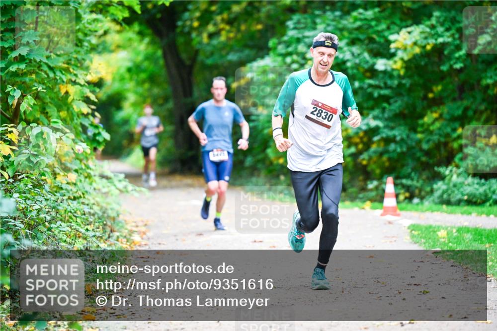 12.10.2025 - Bramfelder Halbmarathon 2025 Dr. Thomas Lammeyer http://msf.ph/oto/9351616 12.10.2025 10:39:48 Laufen 8615, 2830 meine-sportfotos.de