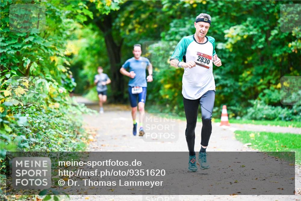 12.10.2025 - Bramfelder Halbmarathon 2025 Dr. Thomas Lammeyer http://msf.ph/oto/9351620 12.10.2025 10:39:48 Laufen 2830 meine-sportfotos.de