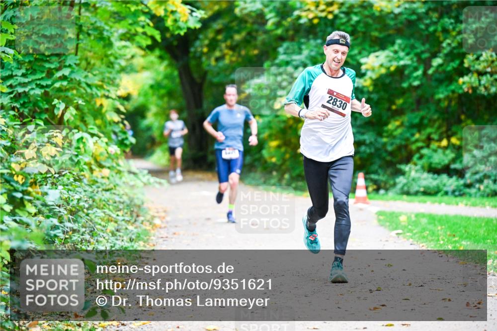 12.10.2025 - Bramfelder Halbmarathon 2025 Dr. Thomas Lammeyer http://msf.ph/oto/9351621 12.10.2025 10:39:48 Laufen 2830 meine-sportfotos.de