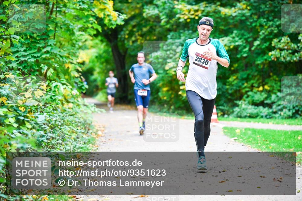 12.10.2025 - Bramfelder Halbmarathon 2025 Dr. Thomas Lammeyer http://msf.ph/oto/9351623 12.10.2025 10:39:49 Laufen 2830 meine-sportfotos.de