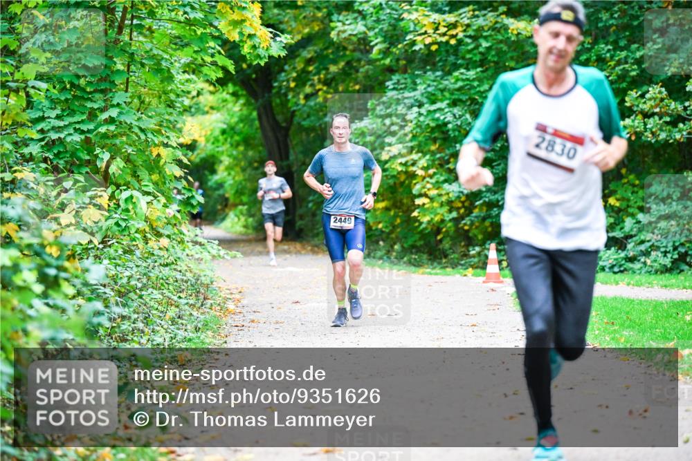 12.10.2025 - Bramfelder Halbmarathon 2025 Dr. Thomas Lammeyer http://msf.ph/oto/9351626 12.10.2025 10:39:50 Laufen 2449, 2830 meine-sportfotos.de