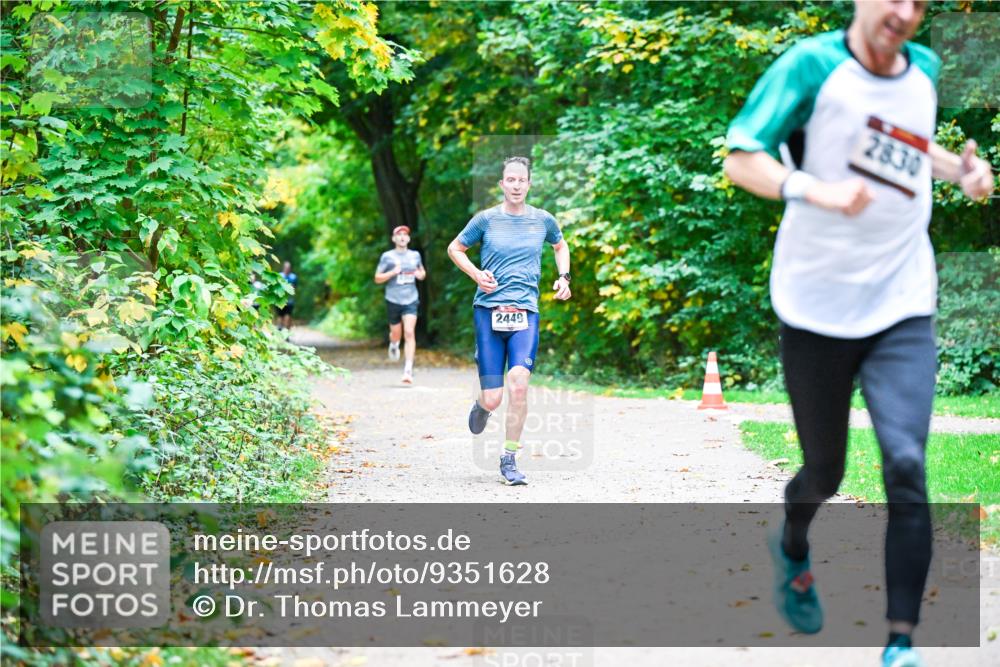 12.10.2025 - Bramfelder Halbmarathon 2025 Dr. Thomas Lammeyer http://msf.ph/oto/9351628 12.10.2025 10:39:50 Laufen 2449, 2830 meine-sportfotos.de