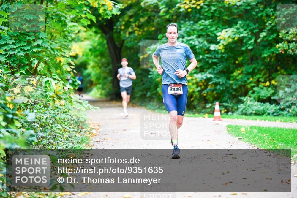 12.10.2025 - Bramfelder Halbmarathon 2025 Dr. Thomas Lammeyer http://msf.ph/oto/9351635 12.10.2025 10:39:51 Laufen 2449 meine-sportfotos.de