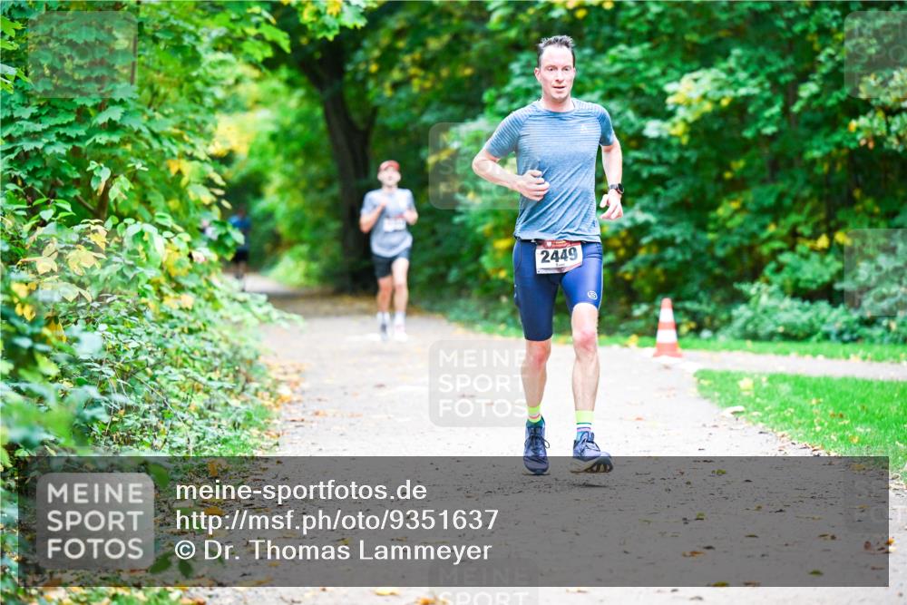 12.10.2025 - Bramfelder Halbmarathon 2025 Dr. Thomas Lammeyer http://msf.ph/oto/9351637 12.10.2025 10:39:51 Laufen 2449 meine-sportfotos.de
