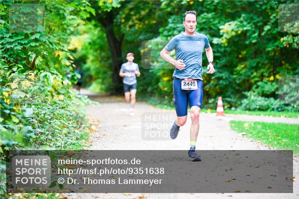 12.10.2025 - Bramfelder Halbmarathon 2025 Dr. Thomas Lammeyer http://msf.ph/oto/9351638 12.10.2025 10:39:51 Laufen 2449 meine-sportfotos.de