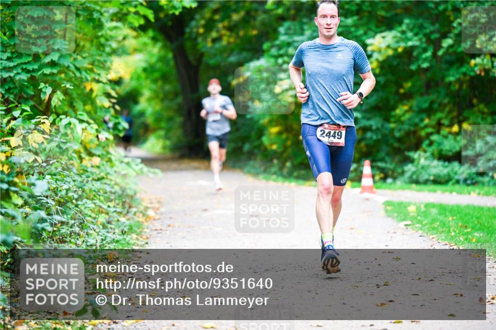 12.10.2025 - Bramfelder Halbmarathon 2025 Dr. Thomas Lammeyer http://msf.ph/oto/9351640 12.10.2025 10:39:52 Laufen 2449 meine-sportfotos.de