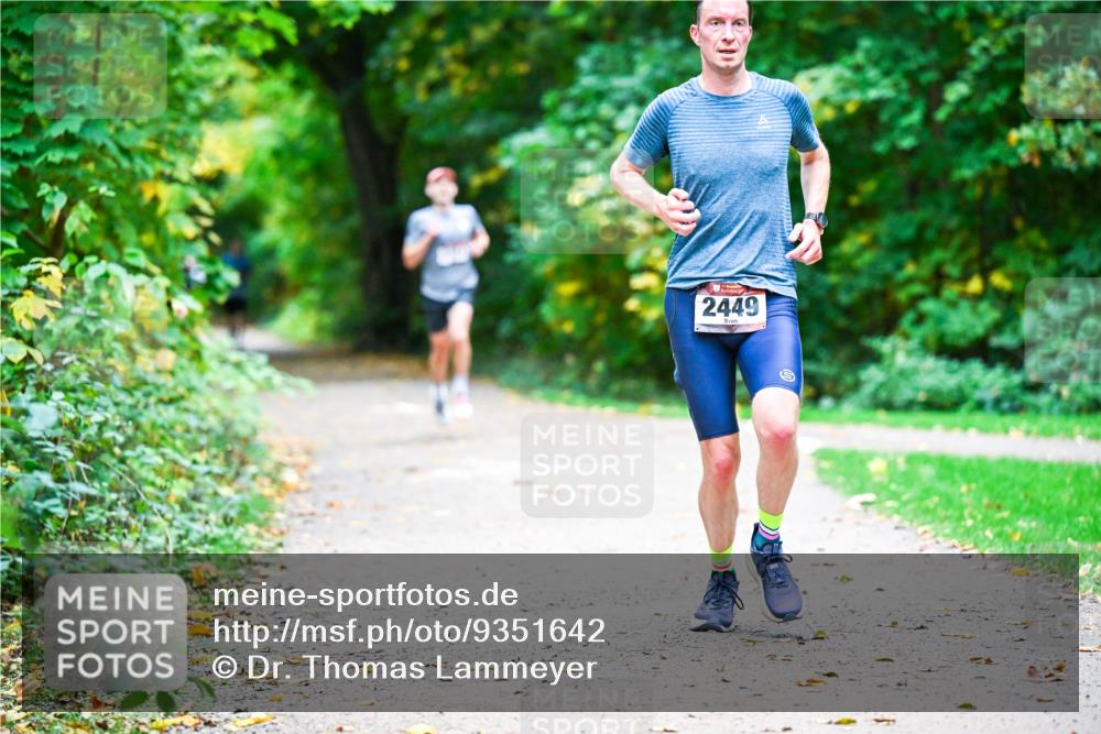 12.10.2025 - Bramfelder Halbmarathon 2025 Dr. Thomas Lammeyer http://msf.ph/oto/9351642 12.10.2025 10:39:52 Laufen 2449 meine-sportfotos.de