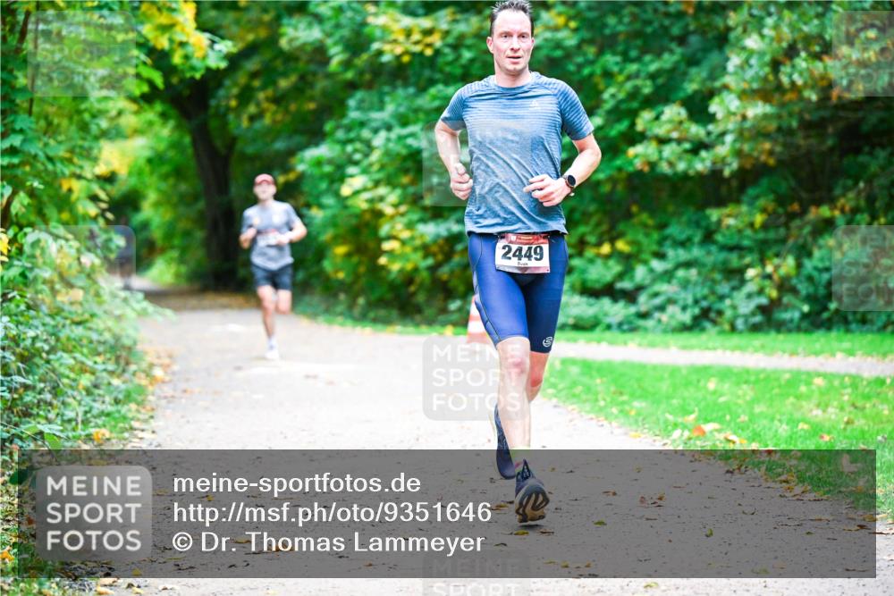 12.10.2025 - Bramfelder Halbmarathon 2025 Dr. Thomas Lammeyer http://msf.ph/oto/9351646 12.10.2025 10:39:52 Laufen 2449, 3 meine-sportfotos.de