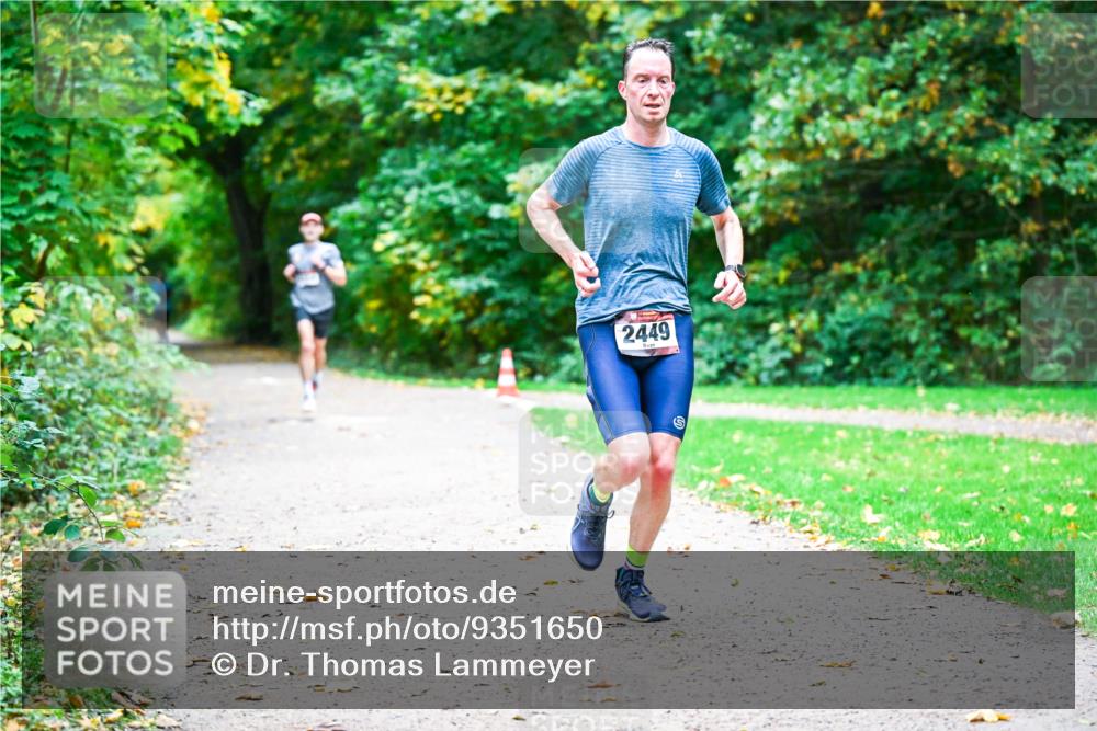 12.10.2025 - Bramfelder Halbmarathon 2025 Dr. Thomas Lammeyer http://msf.ph/oto/9351650 12.10.2025 10:39:53 Laufen 2449 meine-sportfotos.de