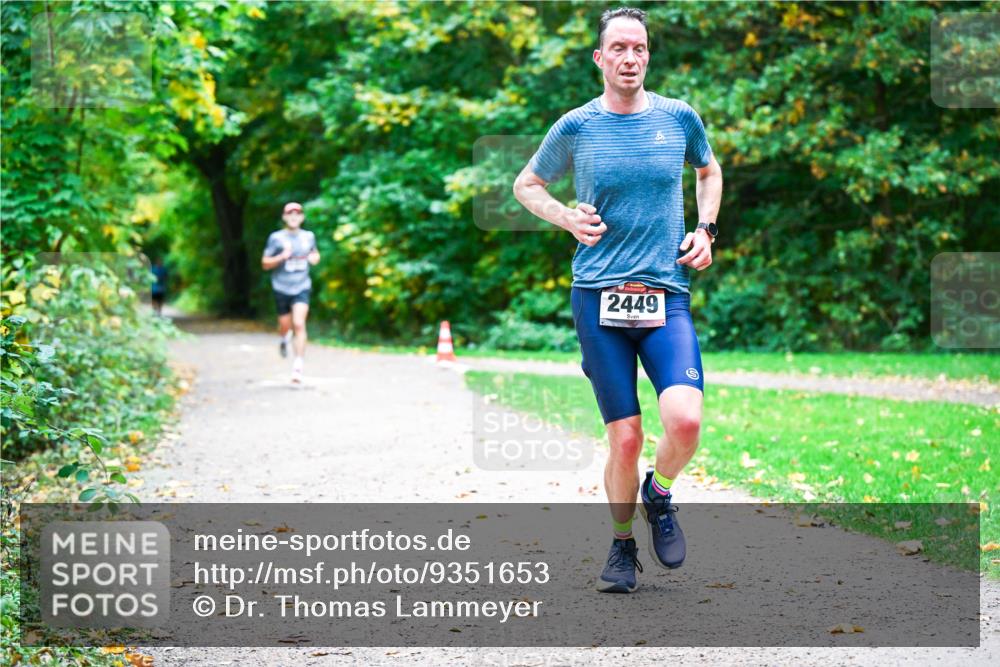 12.10.2025 - Bramfelder Halbmarathon 2025 Dr. Thomas Lammeyer http://msf.ph/oto/9351653 12.10.2025 10:39:53 Laufen 2449 meine-sportfotos.de