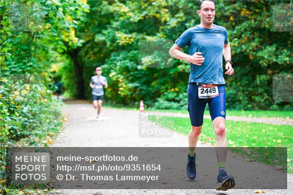 12.10.2025 - Bramfelder Halbmarathon 2025 Dr. Thomas Lammeyer http://msf.ph/oto/9351654 12.10.2025 10:39:53 Laufen 2449 meine-sportfotos.de