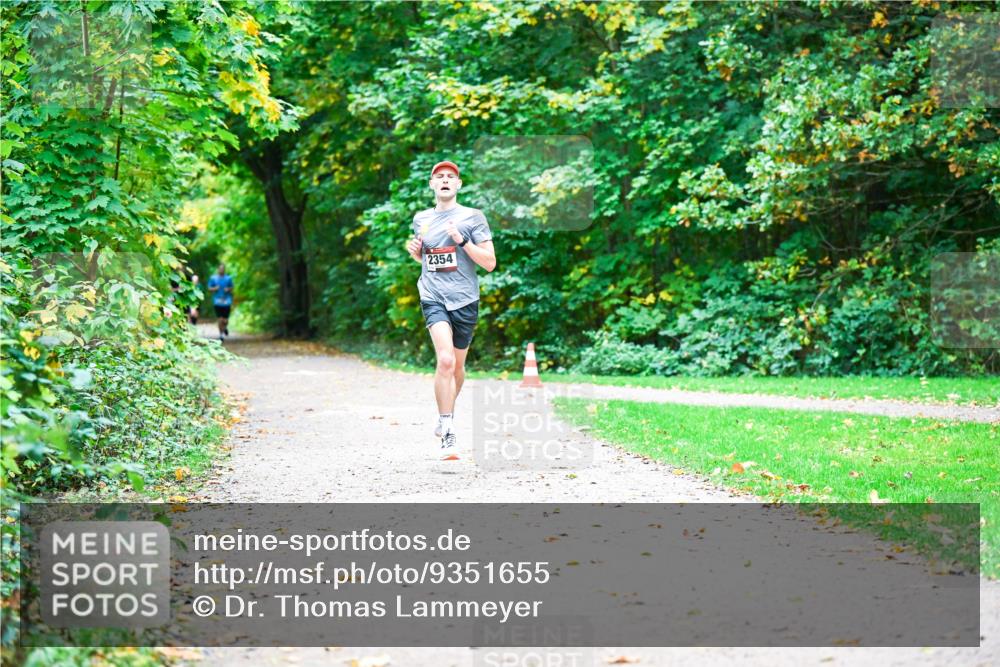 12.10.2025 - Bramfelder Halbmarathon 2025 Dr. Thomas Lammeyer http://msf.ph/oto/9351655 12.10.2025 10:39:55 Laufen 2354 meine-sportfotos.de