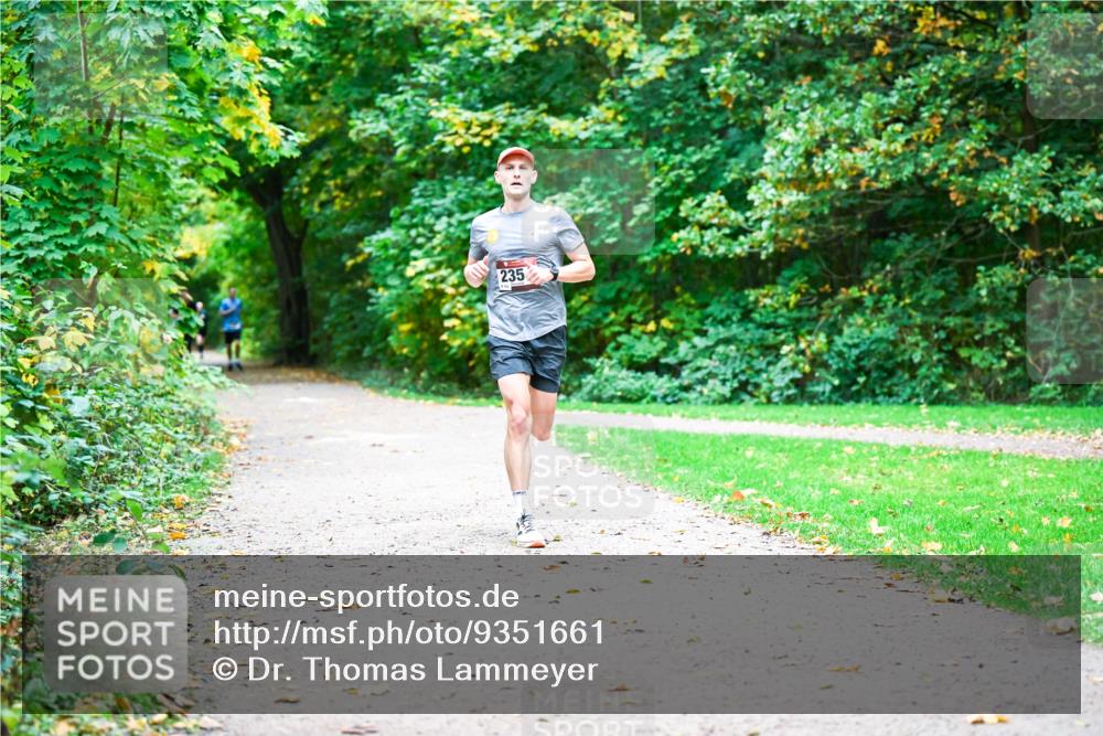12.10.2025 - Bramfelder Halbmarathon 2025 Dr. Thomas Lammeyer http://msf.ph/oto/9351661 12.10.2025 10:39:56 Laufen 235 meine-sportfotos.de