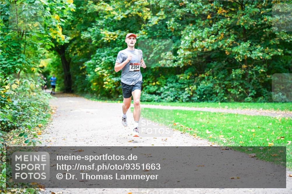 12.10.2025 - Bramfelder Halbmarathon 2025 Dr. Thomas Lammeyer http://msf.ph/oto/9351663 12.10.2025 10:39:56 Laufen 2354 meine-sportfotos.de