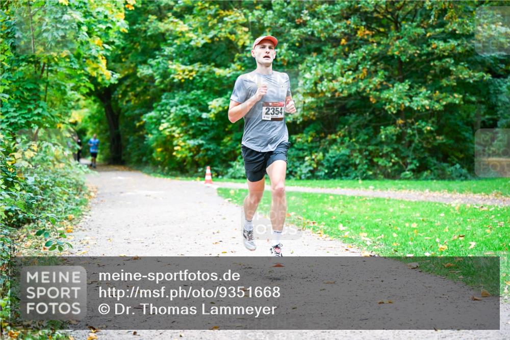 12.10.2025 - Bramfelder Halbmarathon 2025 Dr. Thomas Lammeyer http://msf.ph/oto/9351668 12.10.2025 10:39:57 Laufen 2354, 8, 103 meine-sportfotos.de