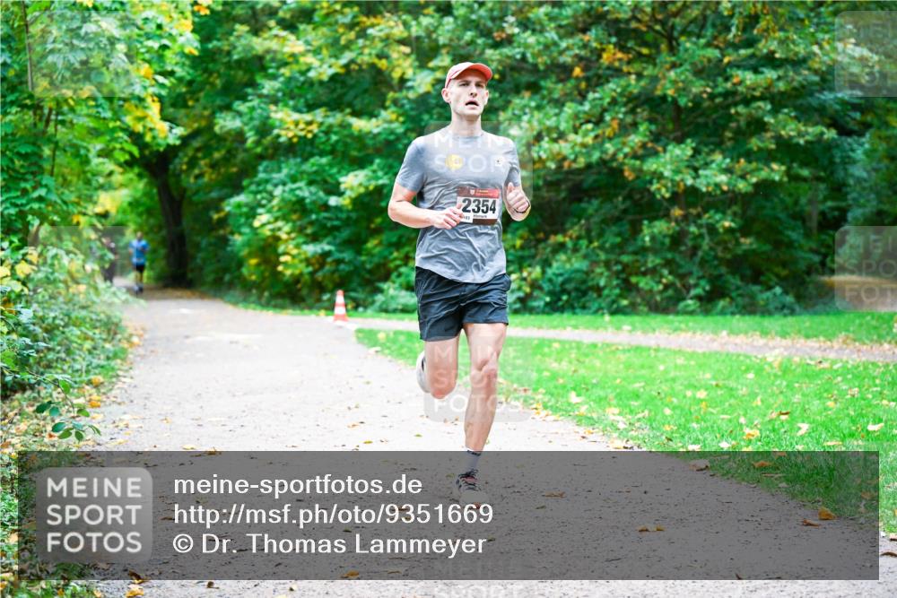 12.10.2025 - Bramfelder Halbmarathon 2025 Dr. Thomas Lammeyer http://msf.ph/oto/9351669 12.10.2025 10:39:57 Laufen 2354, 103 meine-sportfotos.de