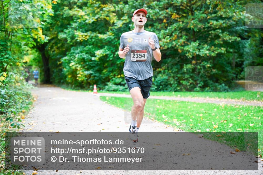 12.10.2025 - Bramfelder Halbmarathon 2025 Dr. Thomas Lammeyer http://msf.ph/oto/9351670 12.10.2025 10:39:57 Laufen 2354, 103 meine-sportfotos.de