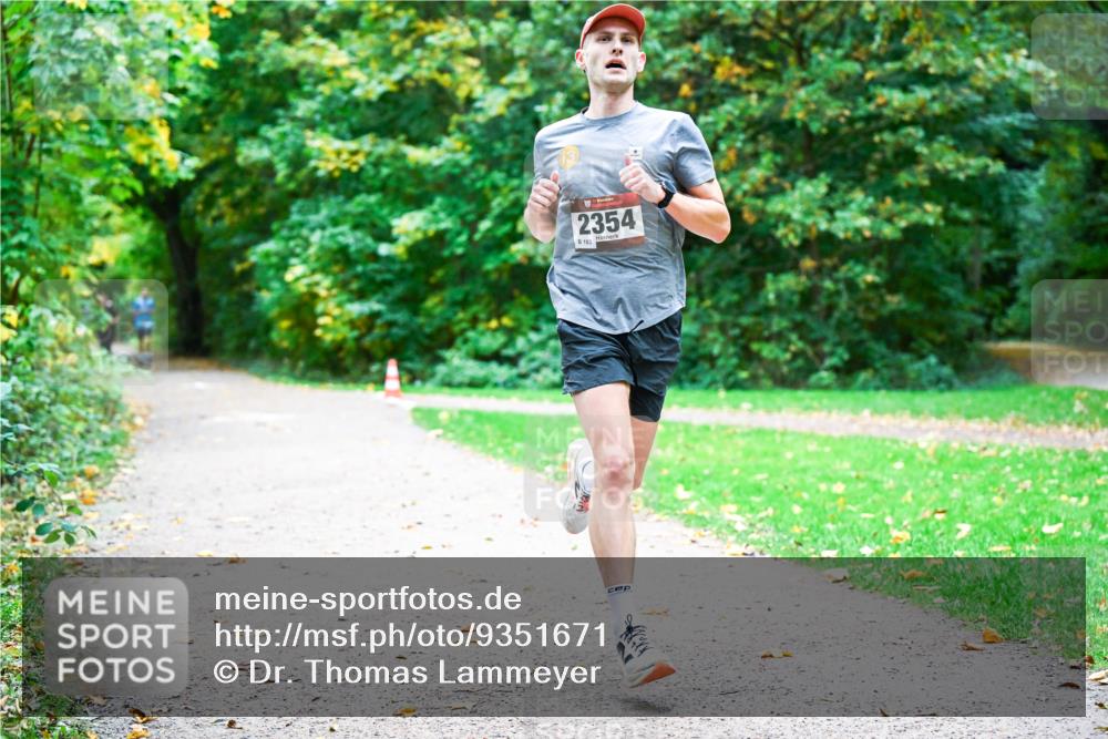 12.10.2025 - Bramfelder Halbmarathon 2025 Dr. Thomas Lammeyer http://msf.ph/oto/9351671 12.10.2025 10:39:57 Laufen 2354, 103 meine-sportfotos.de