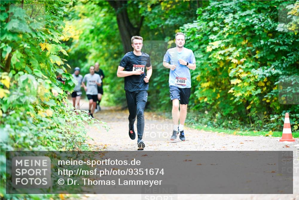 12.10.2025 - Bramfelder Halbmarathon 2025 Dr. Thomas Lammeyer http://msf.ph/oto/9351674 12.10.2025 10:40:04 Laufen 2004, 2465 meine-sportfotos.de