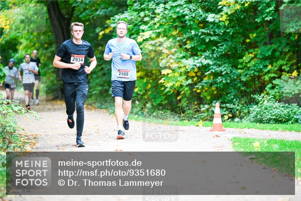 12.10.2025 - Bramfelder Halbmarathon 2025 Dr. Thomas Lammeyer http://msf.ph/oto/9351680 12.10.2025 10:40:05 Laufen 2934, 2465 meine-sportfotos.de