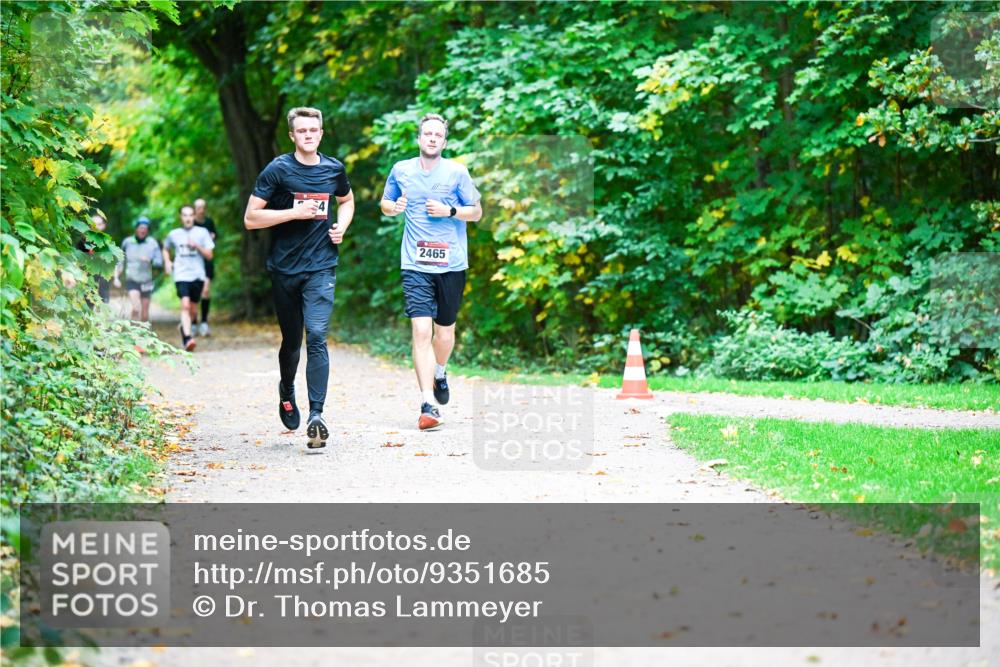 12.10.2025 - Bramfelder Halbmarathon 2025 Dr. Thomas Lammeyer http://msf.ph/oto/9351685 12.10.2025 10:40:06 Laufen 2465 meine-sportfotos.de