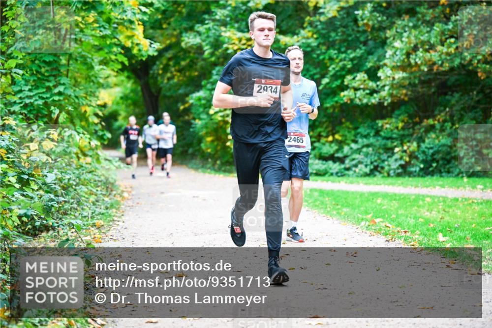 12.10.2025 - Bramfelder Halbmarathon 2025 Dr. Thomas Lammeyer http://msf.ph/oto/9351713 12.10.2025 10:40:09 Laufen 2934, 2465 meine-sportfotos.de
