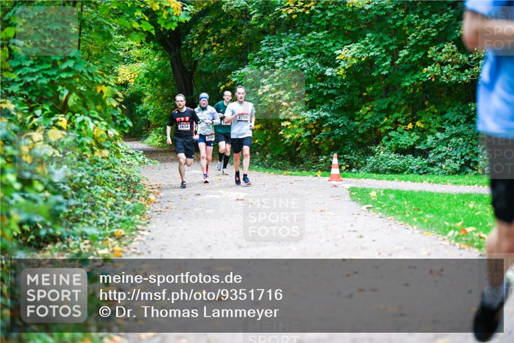 12.10.2025 - Bramfelder Halbmarathon 2025 Dr. Thomas Lammeyer http://msf.ph/oto/9351716 12.10.2025 10:40:11 Laufen 2656, 2500, 2756, 20 meine-sportfotos.de